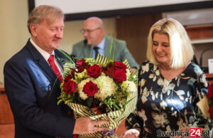 W czerwcu bezpardonowe rozstanie, w sierpniu uśmiechy i kwiaty dla odwołanych Lewandowskiego i Ory