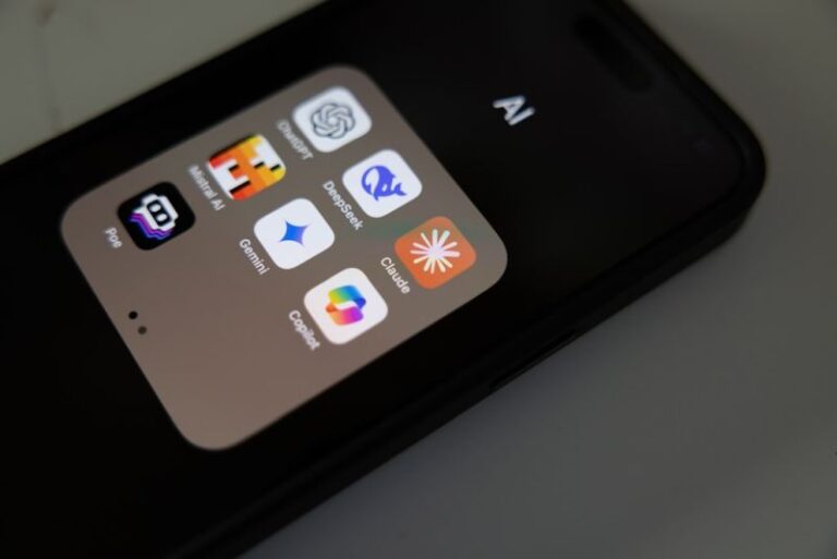 Gemini czy ChatGPT – które AI sprawdzi się lepiej w codziennych zadaniach biurowych?