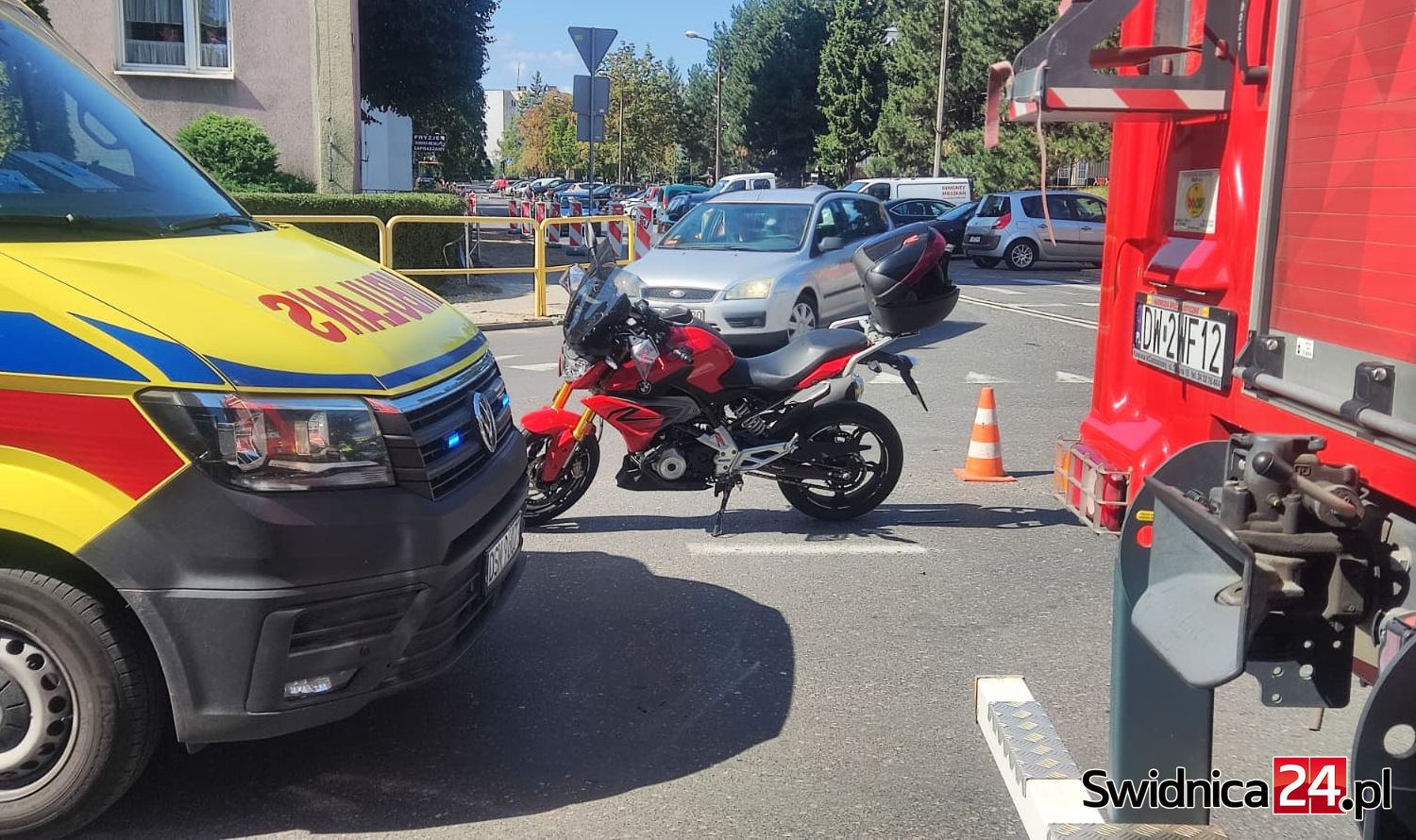 Zderzenie osobówki i motocykla na Osiedlu Młodych [FOTO]