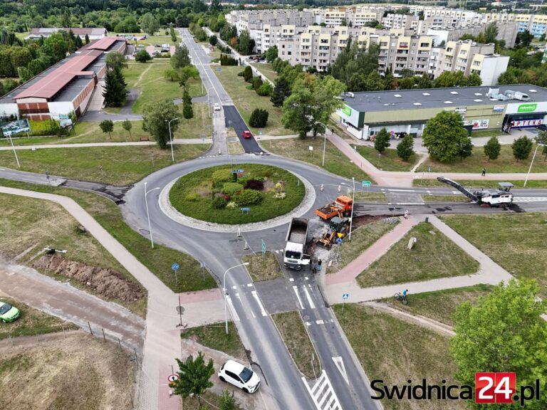 Na jeden dzień rondo na osiedlu Zawiszów w Świdnicy zostanie zamknięte. [MAPA OBJAZDÓW]