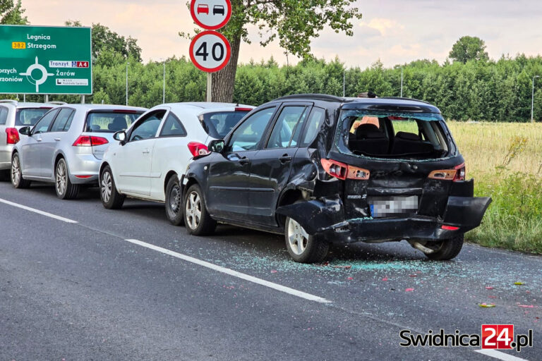 Zderzenie pięciu aut na ulicy Władysława Sikorskiego [FOTO]