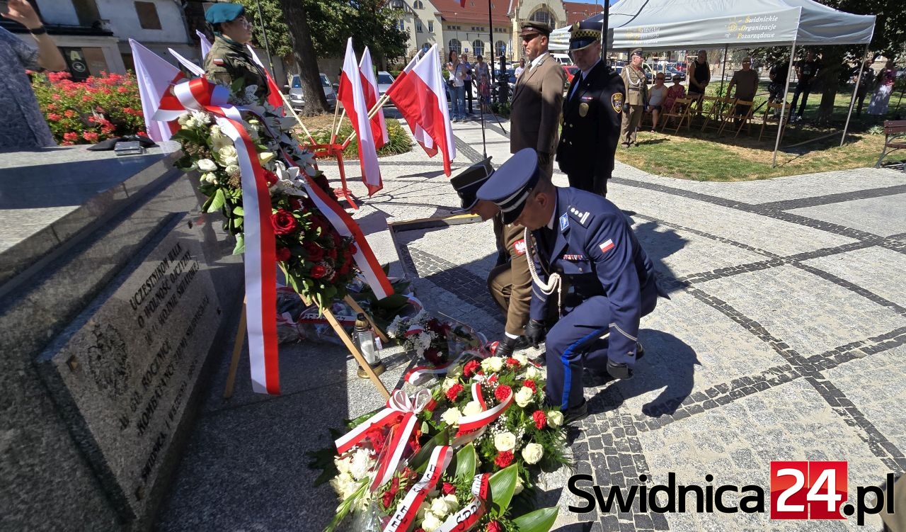 Świdnickie obchody Święta Wojska Polskiego. „Bezpieczeństwo nie jest dane raz na zawsze” [FOTO]