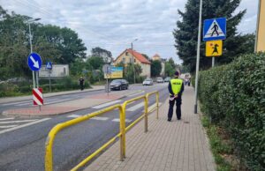 Będą dyżurować przy szkołach, a już dziś apelują: pokaż dziecku drogę do szkoły
