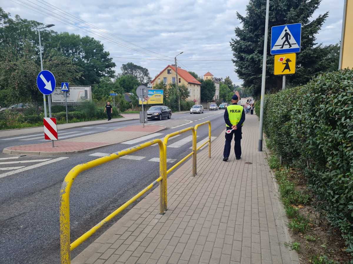 Będą dyżurować przy szkołach, a już dziś apelują: pokaż dziecku drogę do szkoły
