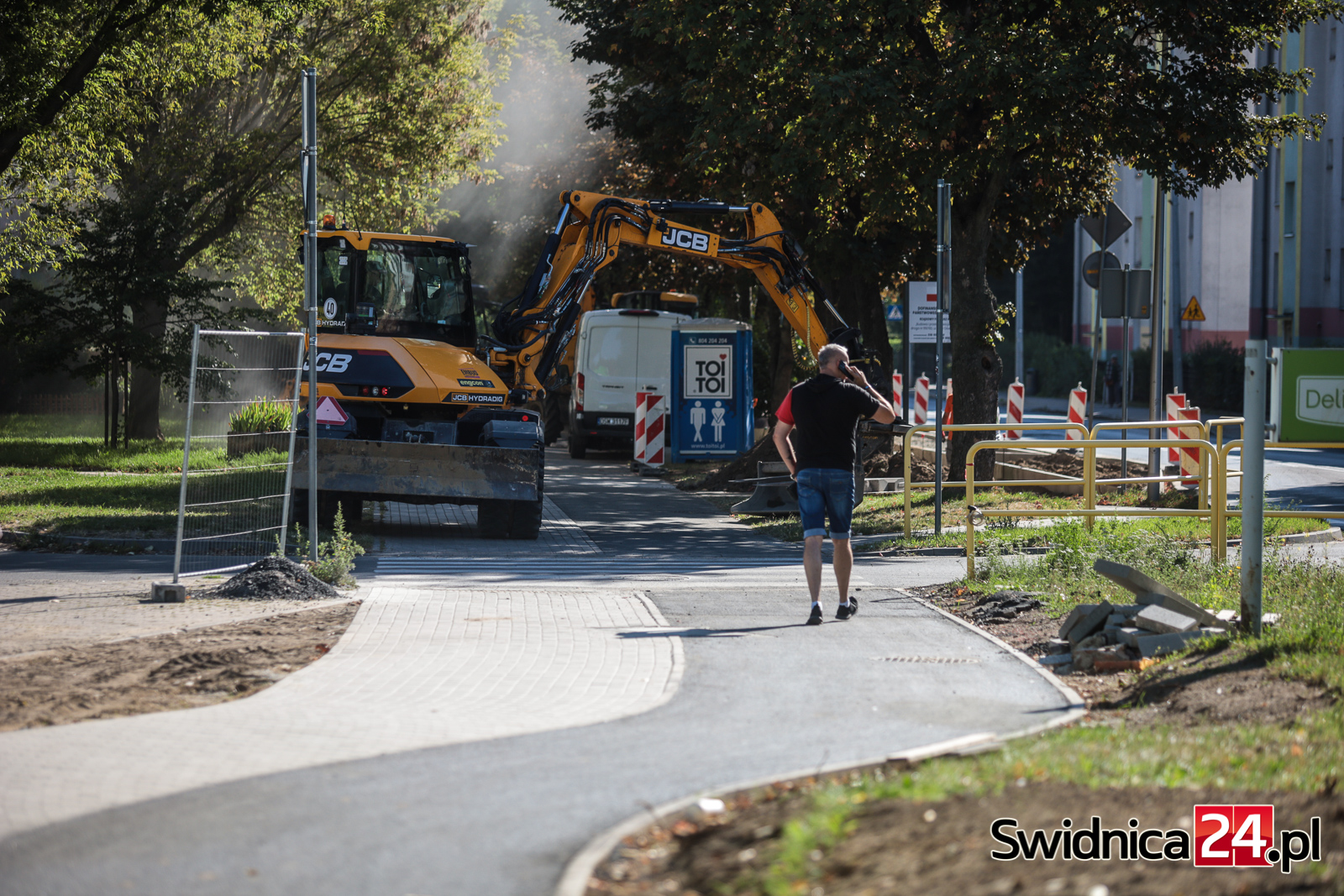 Trwa budowa ścieżki rowerowej łączącej Osiedle Młodych z centrum. Zakończenie prac jeszcze w tym roku [FOTO]