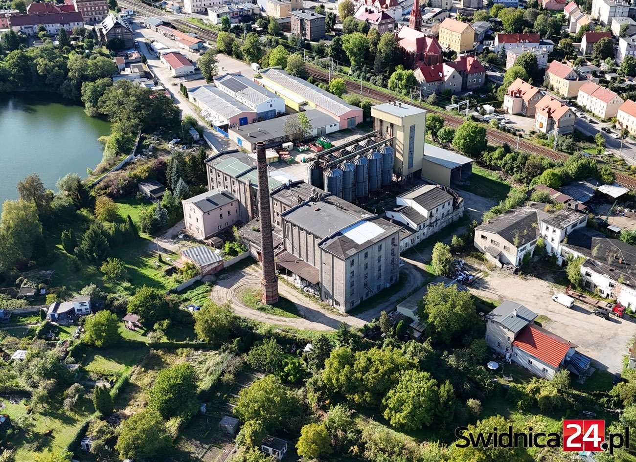 Pożar budynku elewatora w Żarowie