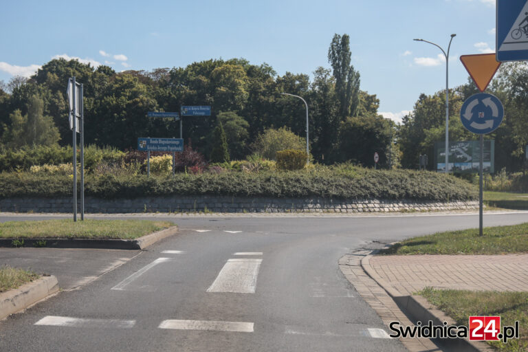 Uwaga kierowcy i pasażerowie komunikacji miejskiej. Od poniedziałku remont ronda na Zawiszowie