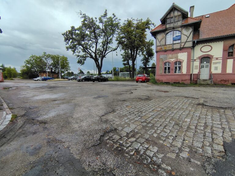 Dworzec Świdnica Przedmieście: nowa infrastruktura i stary miejski tor przeszkód