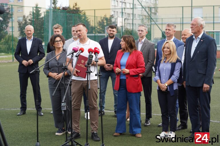 17 mln zł na remonty dolnośląskich Orlików. W Żarowie wręczono decyzje o dofinansowaniu [FOTO]