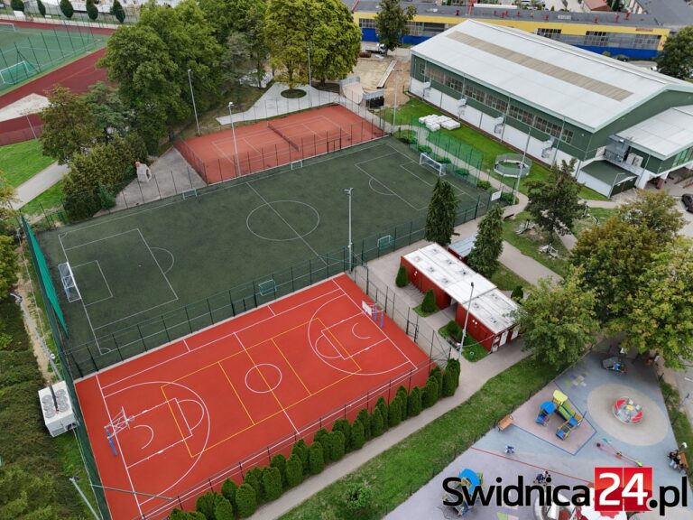 Skatepark, lodowisko i kort tenisowy. Mocno inwestują w bazę sportową [FOTO]