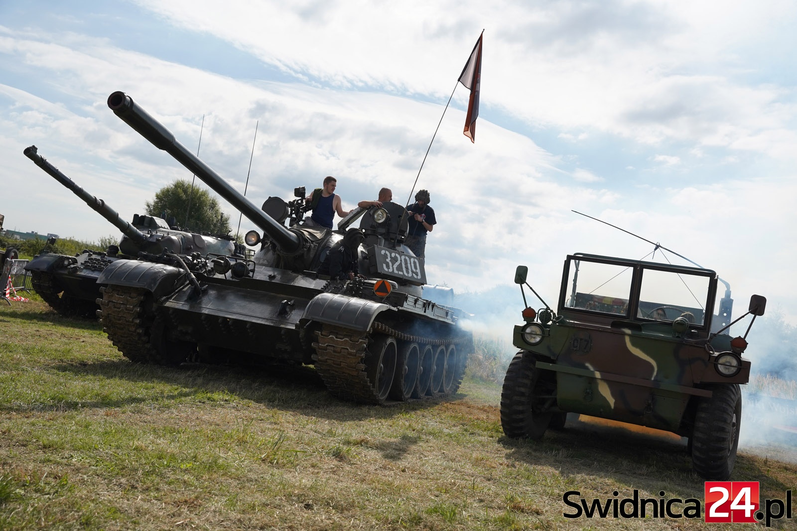Przejażdżki czołgiem, pokazy i spotkania ze służbami mundurowymi. Trwa Świebodzicki Piknik Militarny [FOTO+AUDIO]