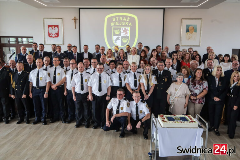 Świętowali 35-lecie Straży Miejskiej w Świdnicy. Wyróżnienia, podziękowania i podsumowania [FOTO]