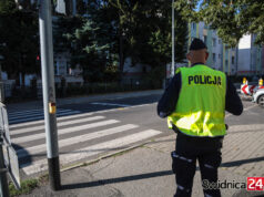 Bezpieczna droga do szkoły. Policjanci patrolują przejścia dla pieszych