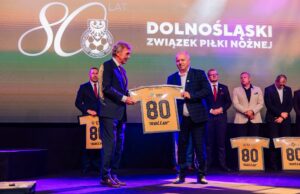 Odbierali nagrodę z rąk Zbigniewa Bońka