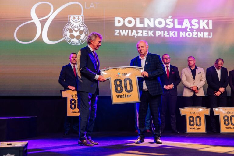 Odbierali nagrodę z rąk Zbigniewa Bońka