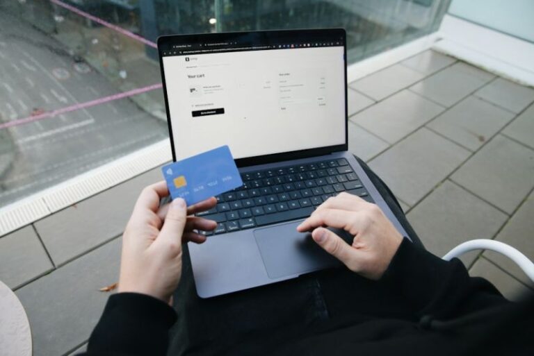 Sklep internetowy dla lokalnego biznesu: od pierwszej sprzedaży do stałej opieki nad sklepem