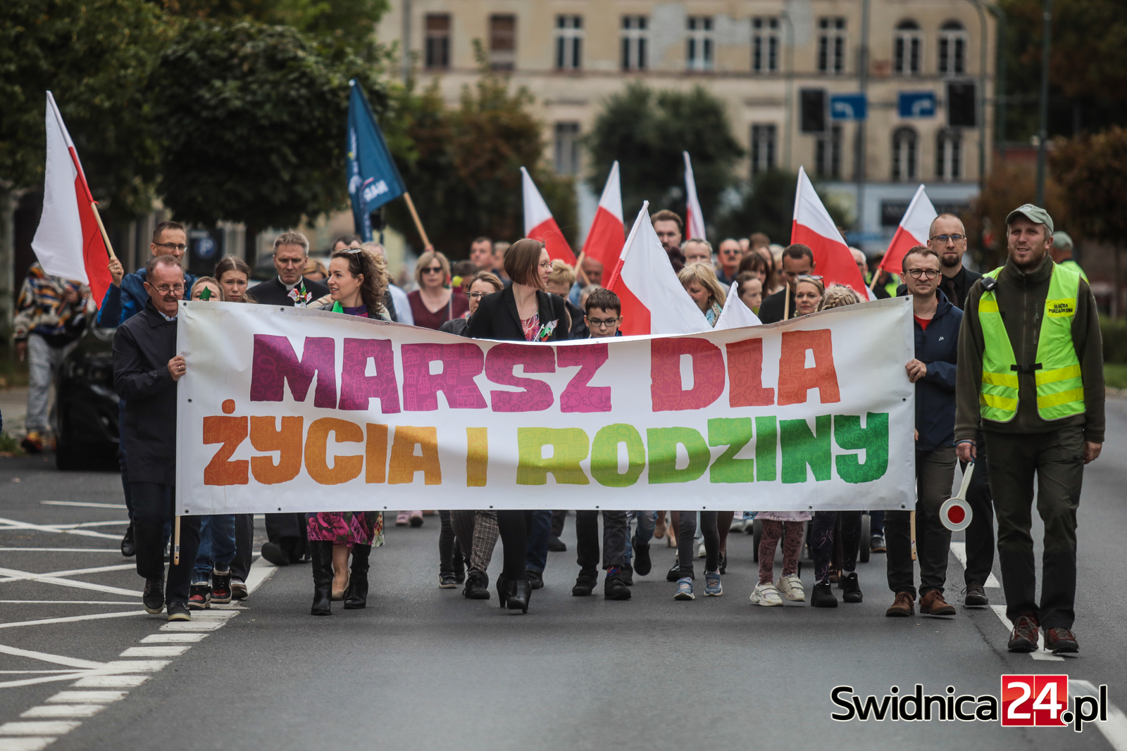 Ulicami Świdnicy przeszedł Marsz dla Życia i Rodziny. „Wspólnie uczymy się miłości i bycia dla drugiego człowieka” [FOTO/VIDEO]