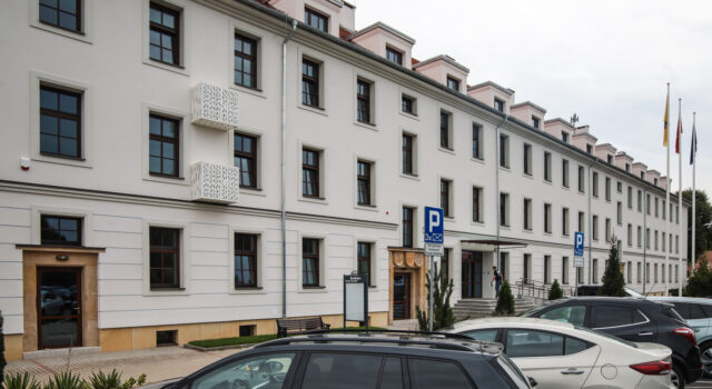 Coraz więcej urzędników w świdnickim magistracie. Także tych „bez konkursu”