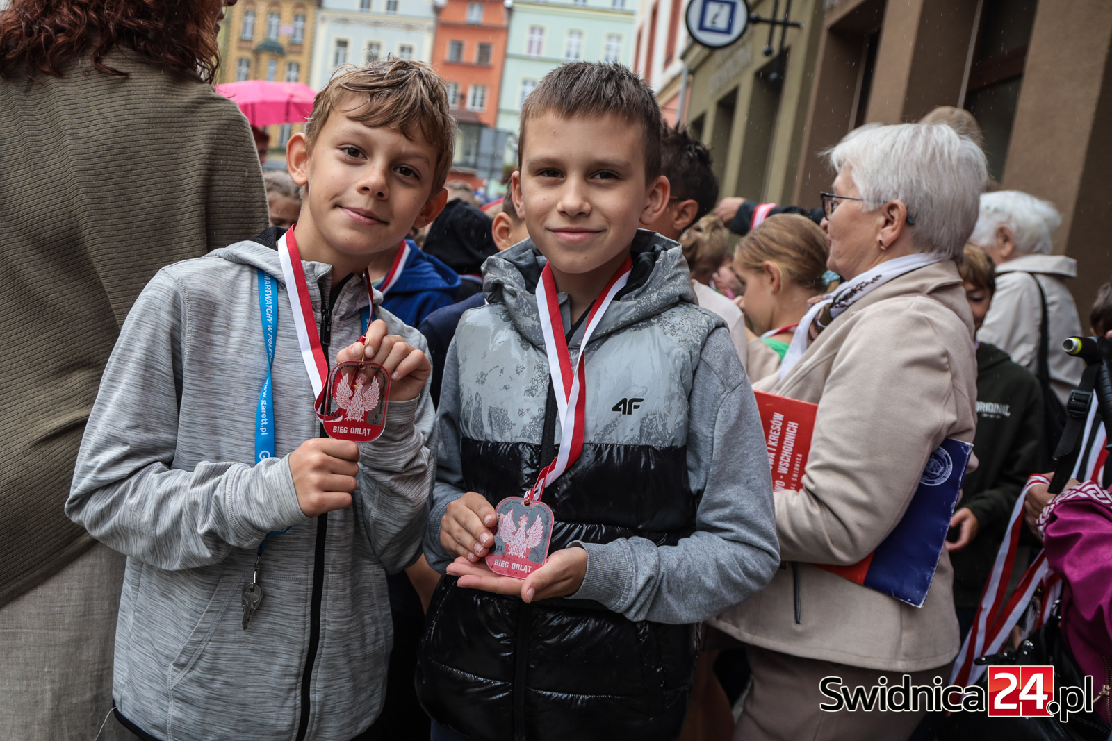 V Świdnicki Bieg Orląt Lwowskich. Uczniowie uczcili pamięć młodych obrońców Lwowa [FOTO]