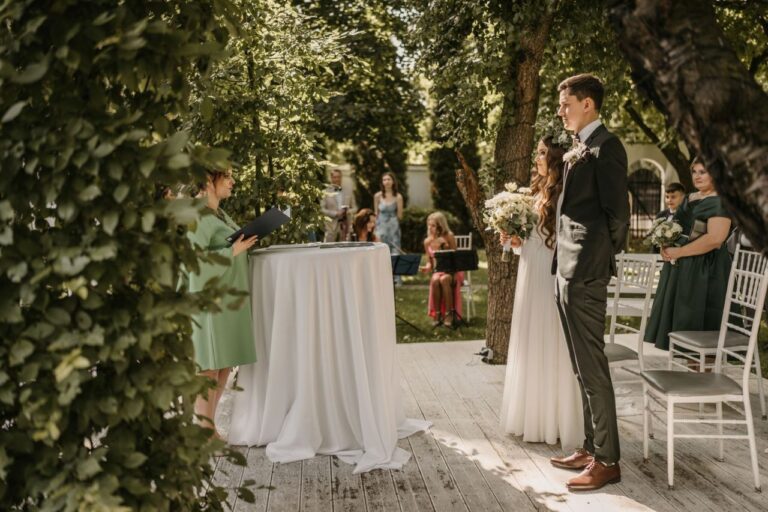 Coraz więcej par wybiera ślub cywilny. Co sprawia, że te ceremonie są tak wyjątkowe?
