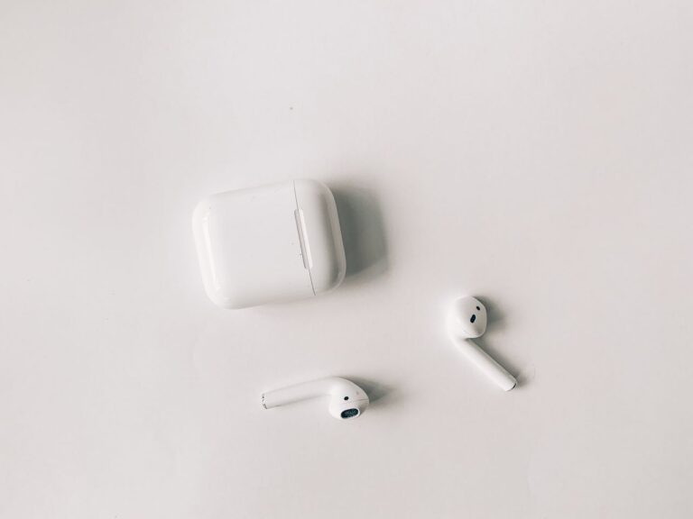 Wkładasz je do uszu i świat wokół znika. Premiera AirPods 5!
