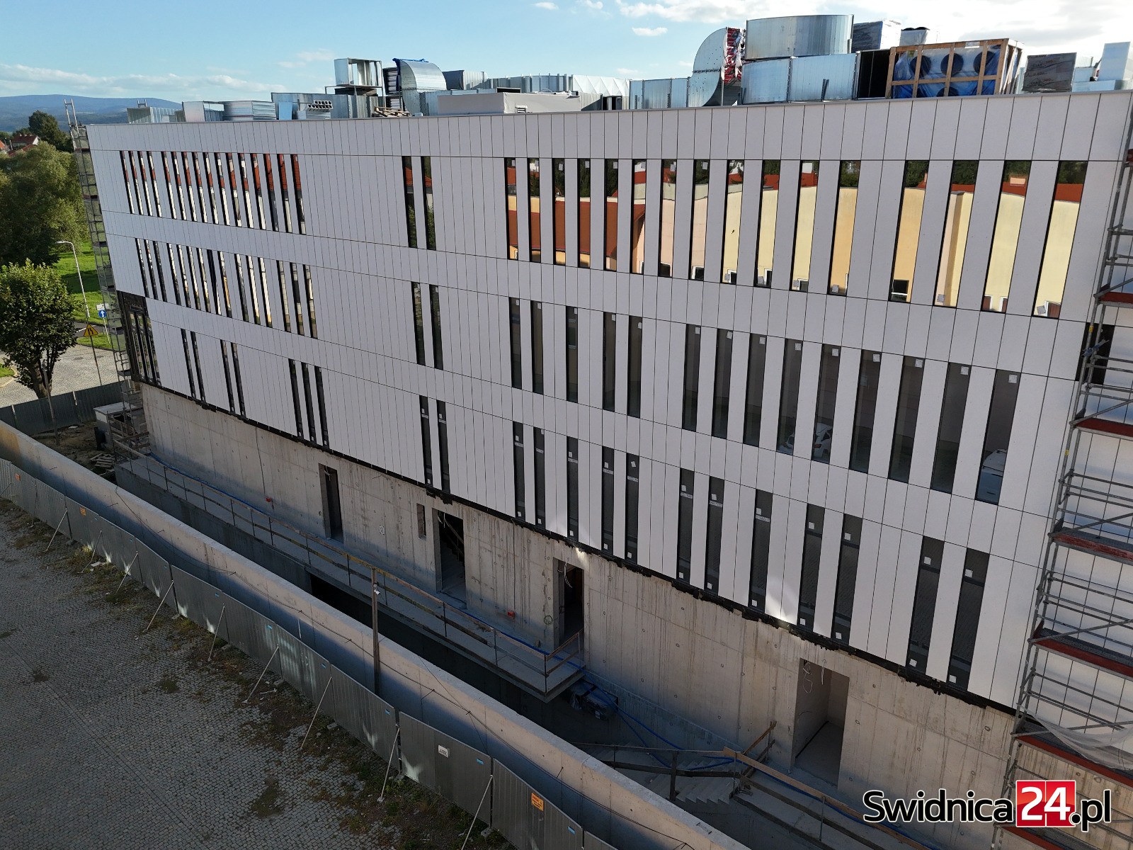 Nowa siedziba sądu wyłania się spod rusztowań. Na budowę przeznaczono blisko 85 mln złotych [FOTO]