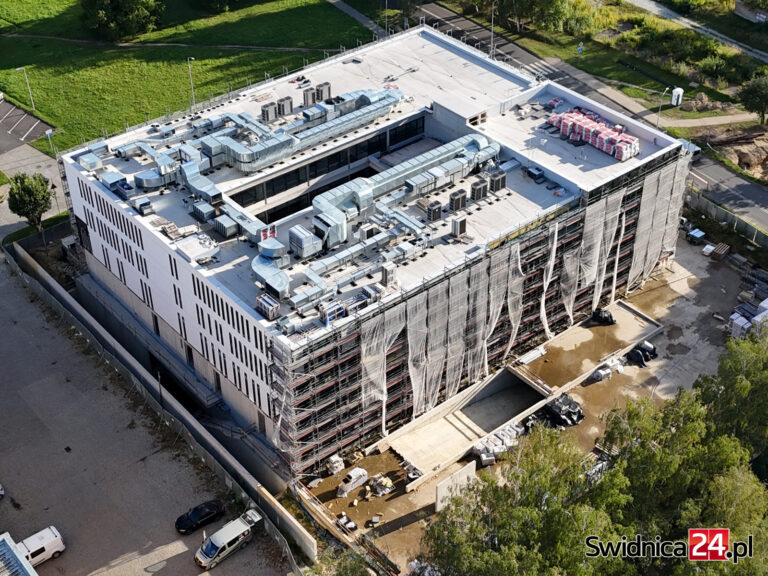 Nowa siedziba sądu wyłania się spod rusztowań. Na budowę przeznaczono blisko 85 mln złotych [FOTO]