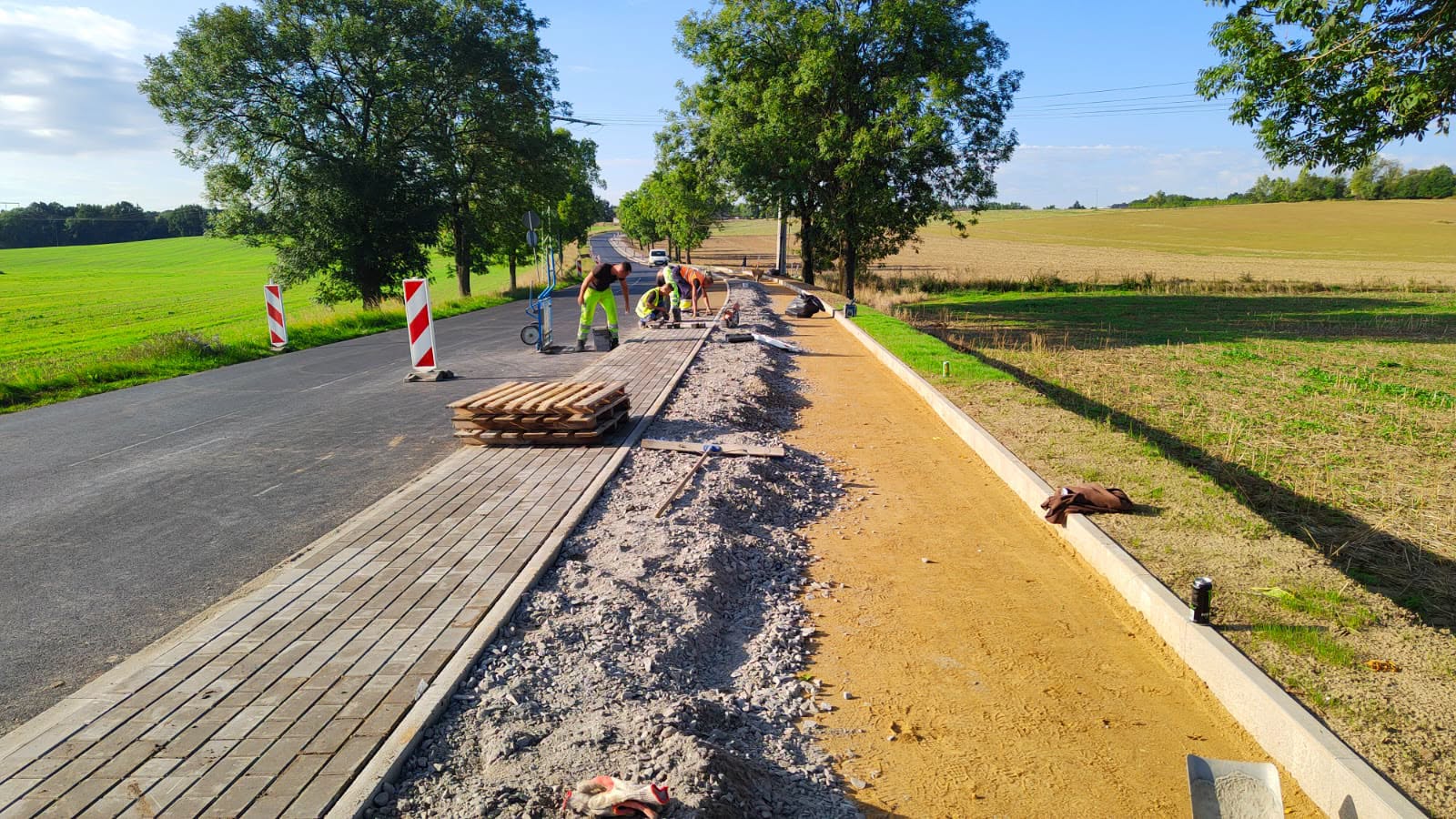 Gmina Świdnica buduje ścieżki rowerowe. Powstaje blisko 3,7 km nowych tras dla jednośladów [FOTO]