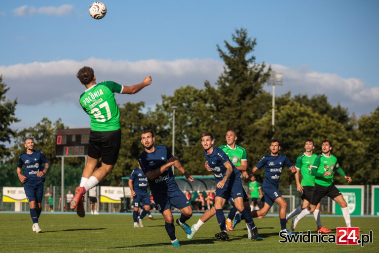Piłkarskie derby powiatu w IV lidze: Polonia – AKS [RELACJA LIVE]