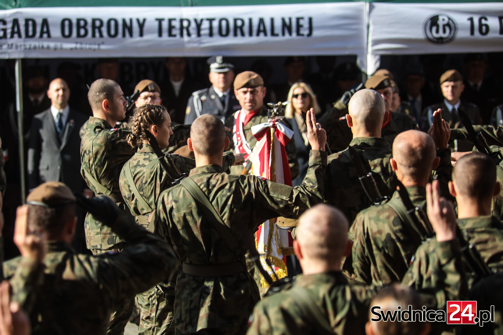 Nowi żołnierze Wojsk Obrony Terytorialnej złożyli przysięgę na świdnickim Rynku [FOTO/VIDEO]