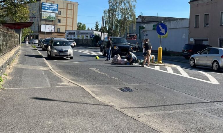 Kierowcy i przechodnie pomogli seniorce