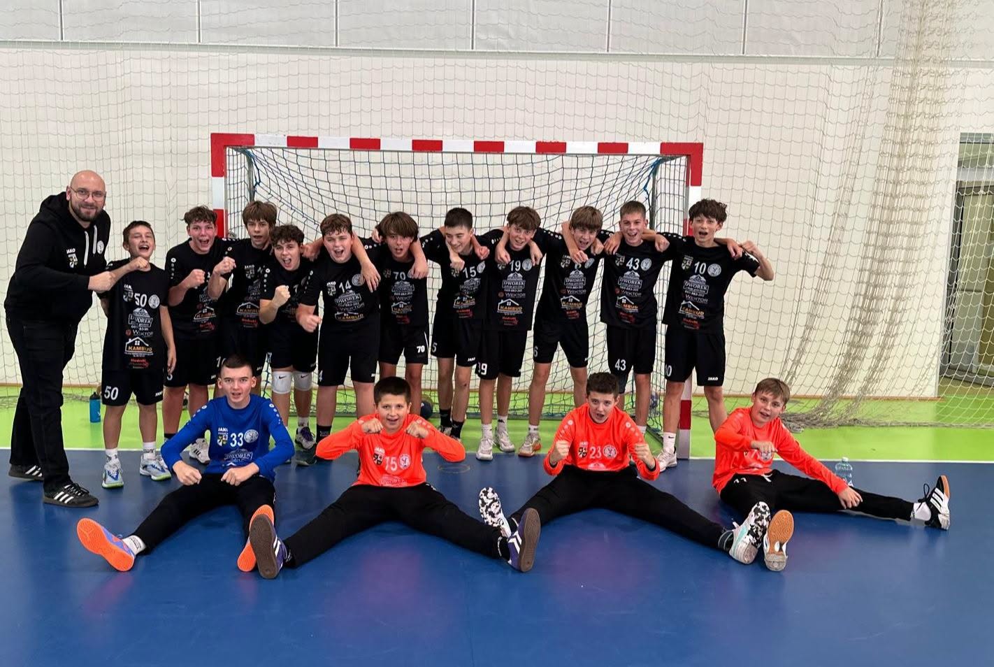 Porażka juniorów młodszych i awans młodzików do grupy A
