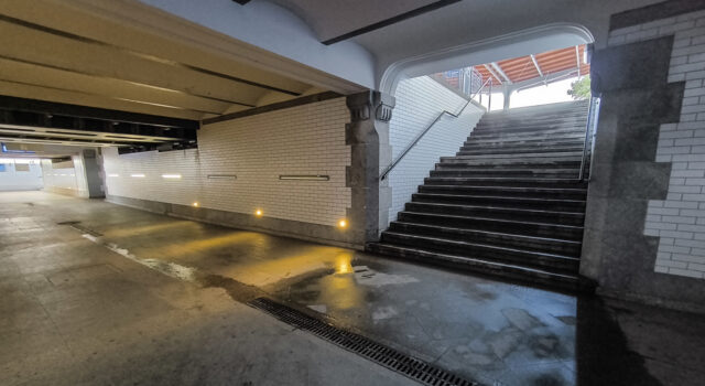 Umowa na sprzątanie dobra, więc dlaczego tunel pod stacją Świdnica Miasto to źródło ciągłych skarg?