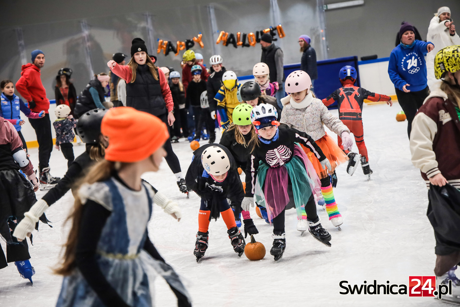 „Halloween na lodzie”. Medalistka olimpijska zaprosiła do wspólnej zabawy na lodowisku [FOTO]
