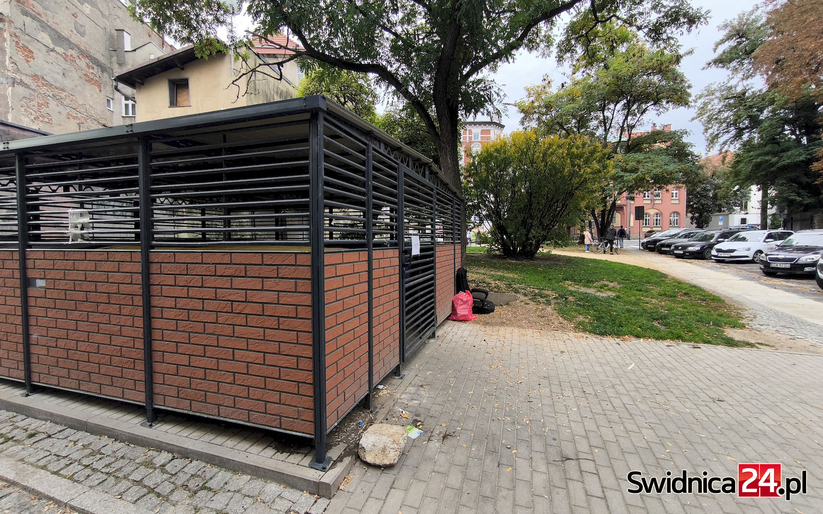 Śmietnik w zabytkowym centrum Świdnicy przestanie straszyć? [FOTO]