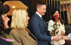 Ochłapy dla nauczycieli, miliony dla urzędników. Nagrody dla pedagogów wg stawek z… 2009 roku