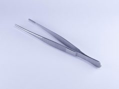 Pęseta anatomiczna i chirurgiczna: czym się różnią i którą kupić? Pęseta anatomiczna i chirurgiczna_ czym się różnią i którą kupić_