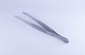 Pęseta anatomiczna i chirurgiczna: czym się różnią i którą kupić? Pęseta anatomiczna i chirurgiczna_ czym się różnią i którą kupić_