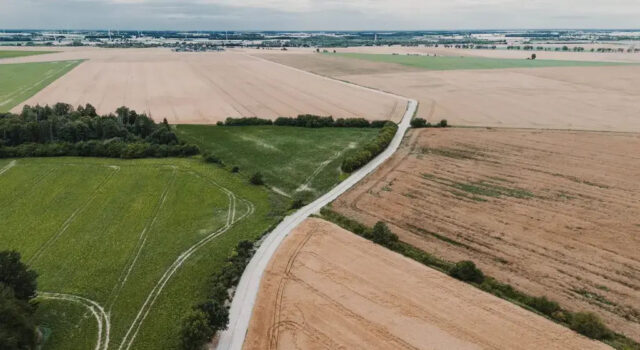 Opóźnienie na budowie ścieżek pieszo-rowerowych. Wskazano nowy termin ukończenia prac