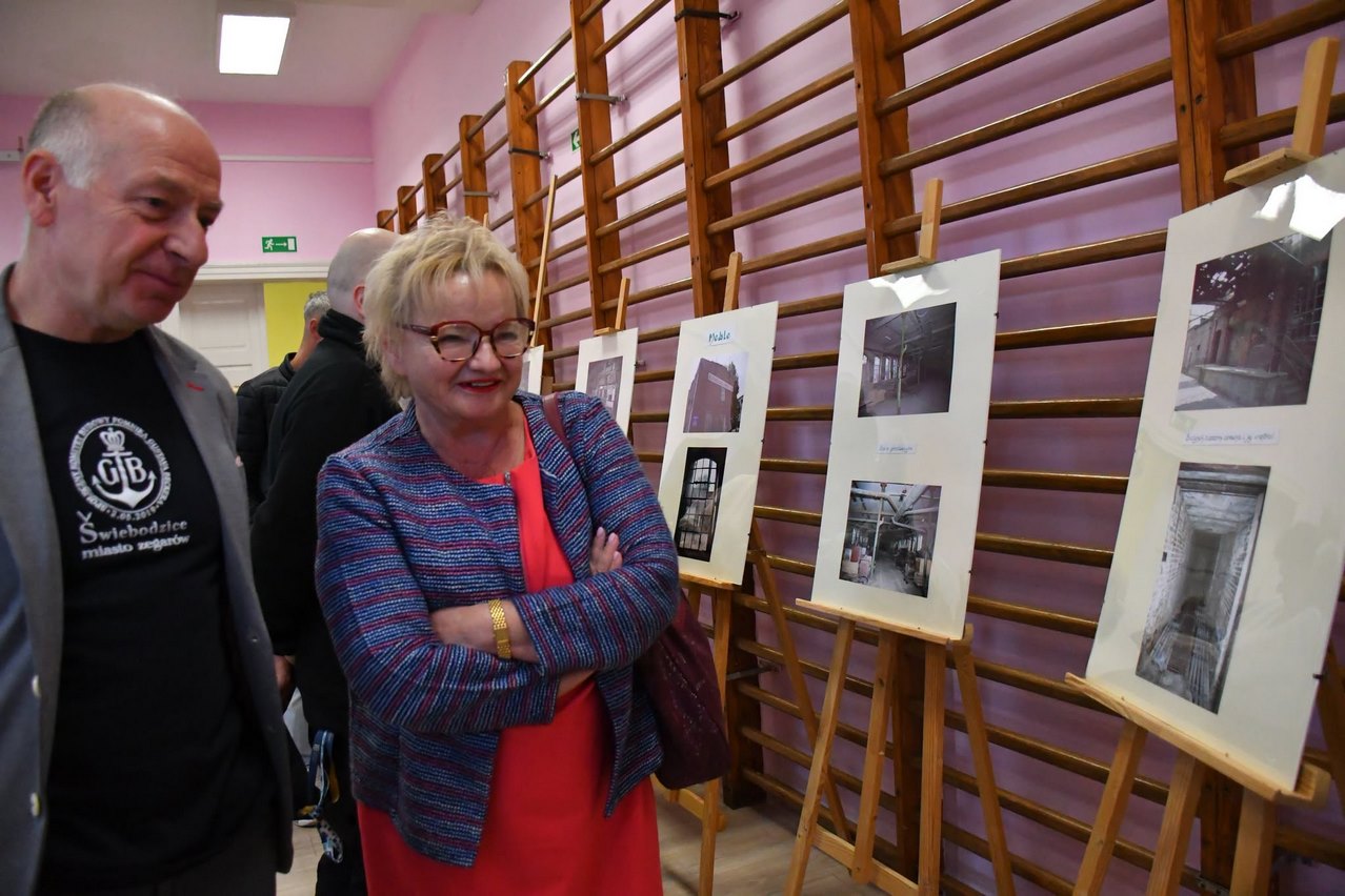 Nieistniejące fabryki Świebodzic na fotografiach. Otwarto wystawę „Kapsuła Czasu” [FOTO]