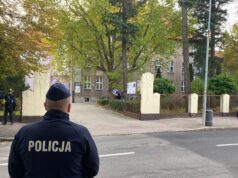 Policja przy szkołach na terenie całego powiatu świdnickiego. To reakcja na tragiczne wydarzenia w kraju